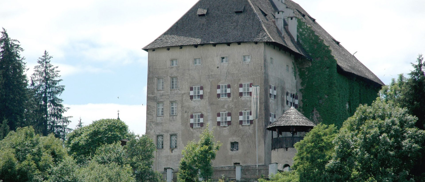 Neues_Schloss_Moosburg_01